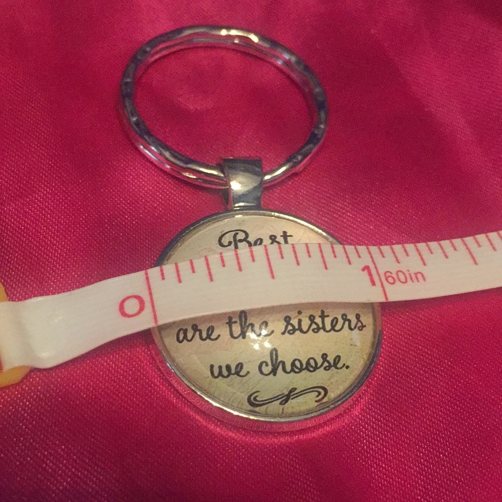 Best Friends Keychain 👭👩‍❤️‍💋‍👩 - Picture 6 of 7